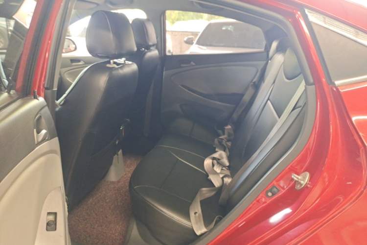 Used Hyundai Verna (older generation) 2014 1.4L Automatic Smart GLS Left Rear Seat