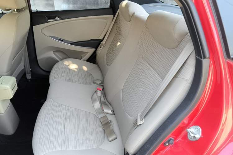 Used Hyundai Verna (older generation) 2014 1.4L Automatic Smart GLS Left Rear Seat