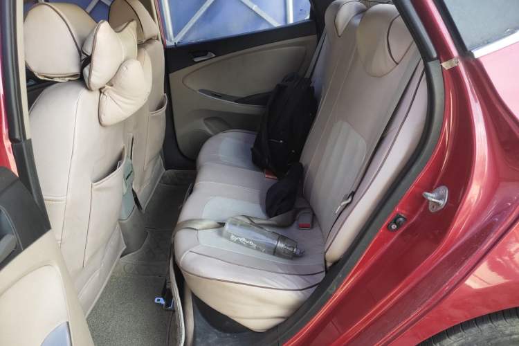 Used Hyundai Verna (older generation) 2014 1.4L Manual Smart GLS Trim Left Rear Seat