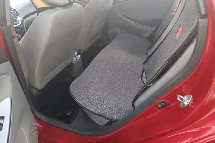 Used Hyundai Verna (older generation) 2014 1.4L Automatic Leading-Edge GLX Left Rear Seat