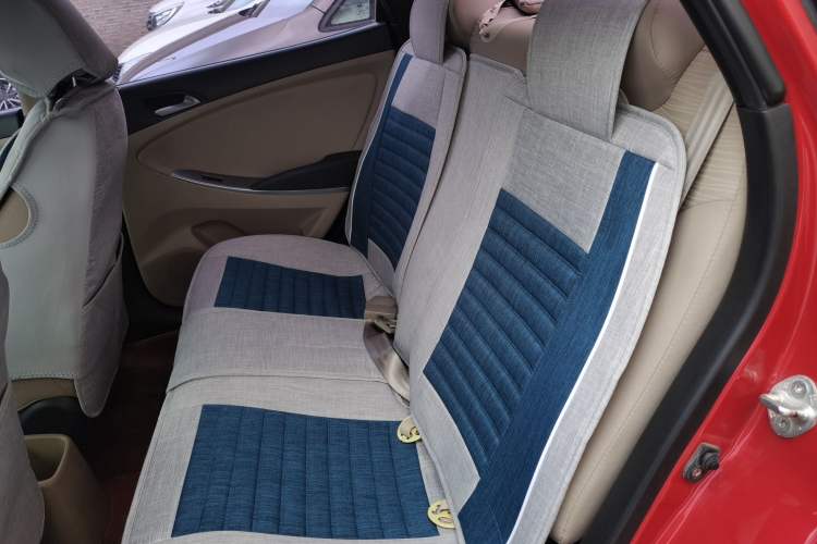 Used Hyundai Verna (older generation) 2014 1.4L Automatic Leading-Edge GLX Left Rear Seat