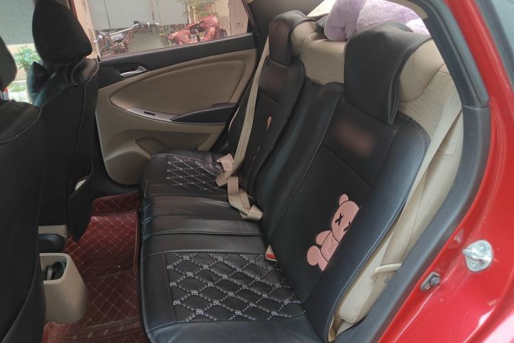 Used Hyundai Verna (older generation) 2014 1.4L Automatic Leading-Edge GLX Left Rear Seat