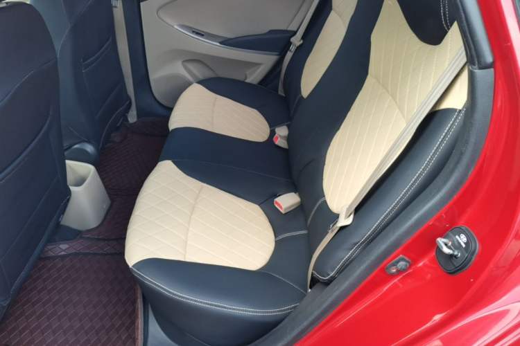 Used Hyundai Verna (older generation) 2014 1.4L Automatic Leading-Edge GLX Left Rear Seat