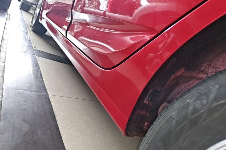 Used Hyundai Verna (older generation) 2014 1.4L Automatic Smart GLS Left Side Sill