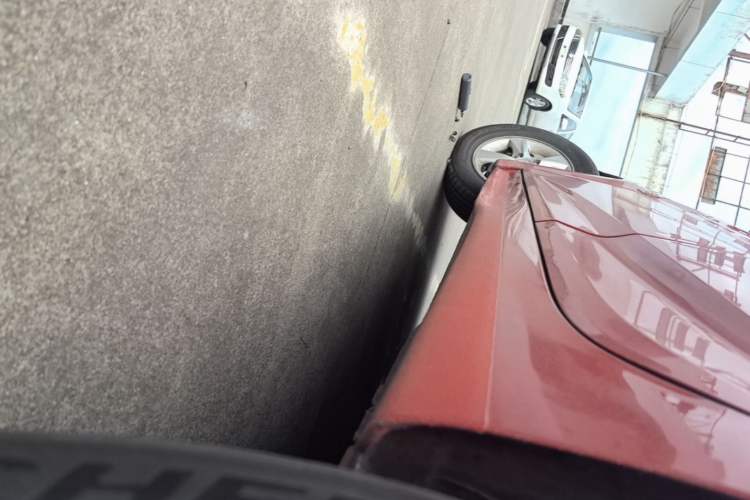 Used Hyundai Verna (older generation) 2014 1.4L Automatic Smart GLS Left Side Sill
