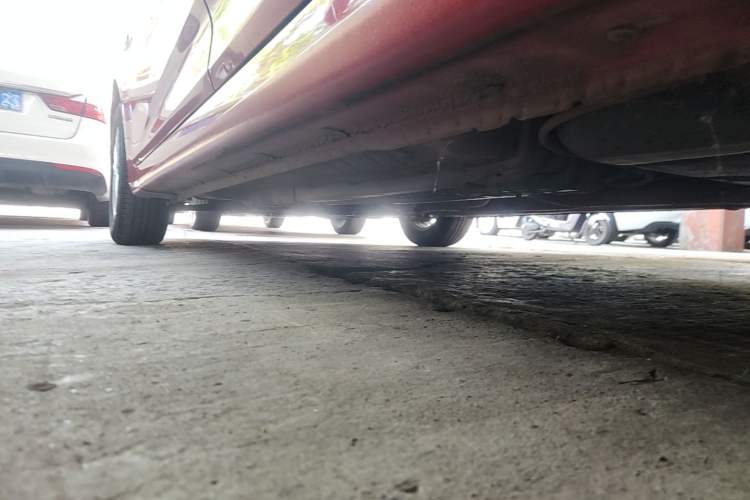Used Hyundai Verna (older generation) 2014 1.4L Manual Smart GLS Trim Left Side Sill