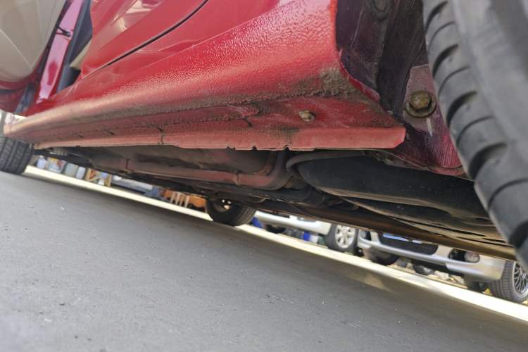 Used Hyundai Verna (older generation) 2014 1.4L Automatic Smart GLS Left Side Sill