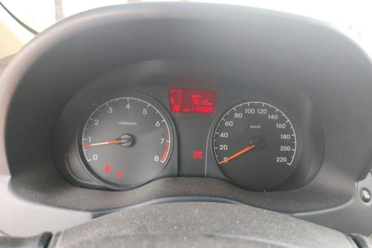 Used Hyundai Verna (older generation) 2014 1.4L Manual Fashion GS Model Odometer Close Up