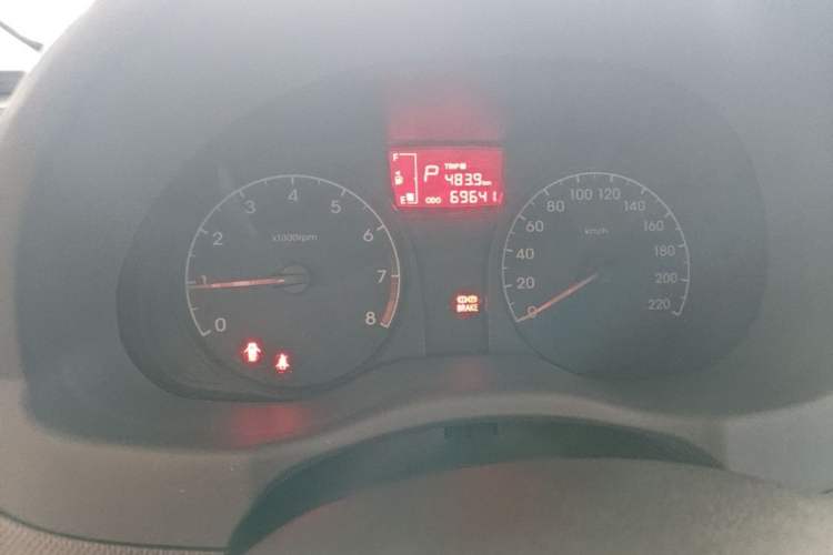 Used Hyundai Verna (older generation) 2014 1.4L Automatic Smart GLS Odometer Close Up