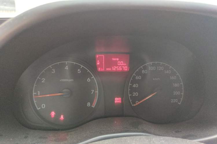 Used Hyundai Verna (older generation) 2014 1.4L Manual Smart GLS Trim Odometer Close Up