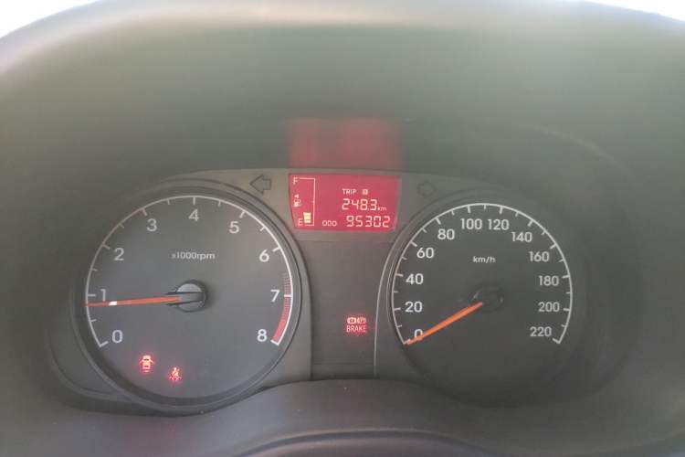Used Hyundai Verna (older generation) 2014 1.4L Manual Smart GLS Trim Odometer Close Up