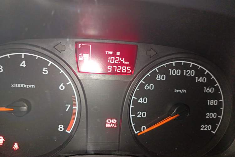 Used Hyundai Verna (older generation) 2014 1.4L Manual Smart GLS Trim Odometer Close Up
