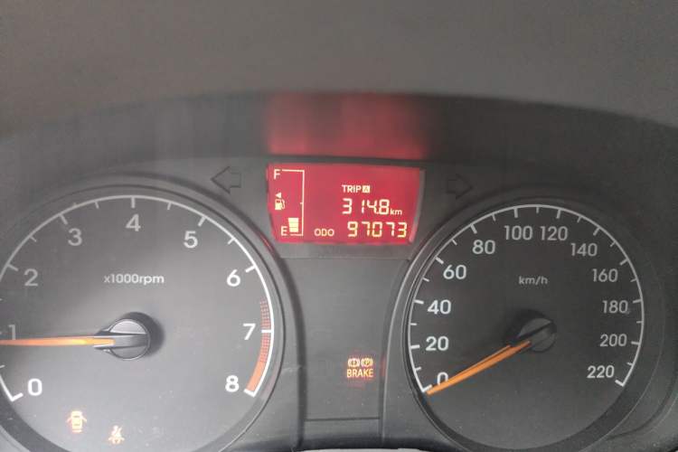 Used Hyundai Verna (older generation) 2014 1.4L Manual Smart GLS Trim Odometer Close Up