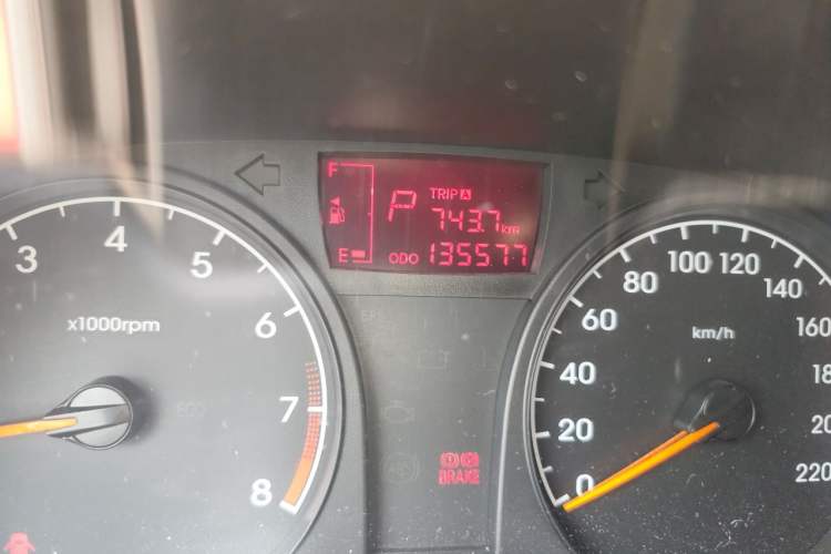 Used Hyundai Verna (older generation) 2014 1.4L Automatic Smart GLS Odometer Close Up