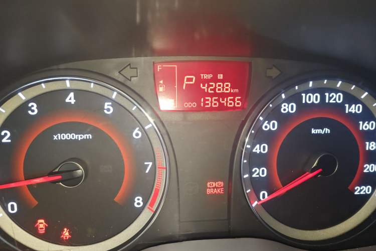 Used Hyundai Verna (older generation) 2014 1.4L Automatic Leading-Edge GLX Odometer Close Up