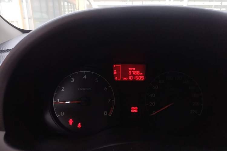 Used Hyundai Verna (older generation) 2014 1.4L Manual Smart GLS Trim Odometer Close Up