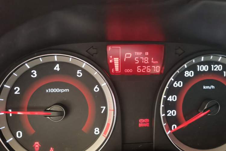 Used Hyundai Verna (older generation) 2014 1.4L Automatic Leading-Edge GLX Odometer Close Up