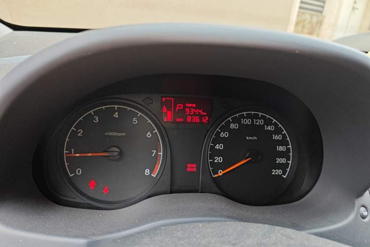 Used Hyundai Verna (older generation) 2014 1.4L Automatic Smart GLS Odometer Close Up