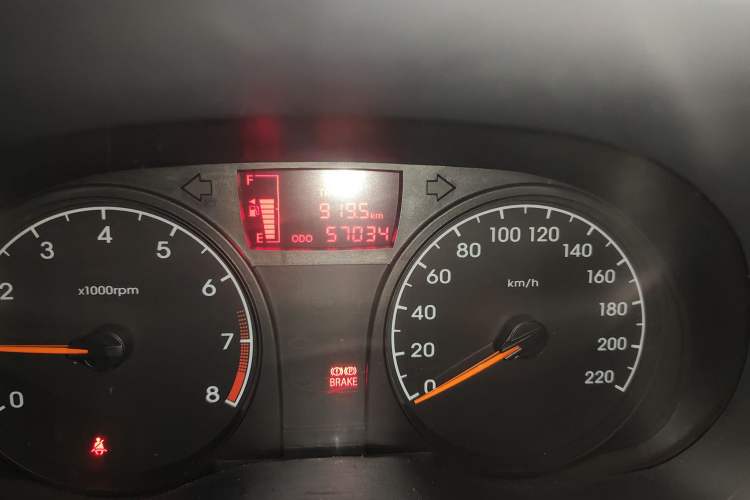 Used Hyundai Verna (older generation) 2014 1.4L Manual Smart GLS Trim Odometer Close Up