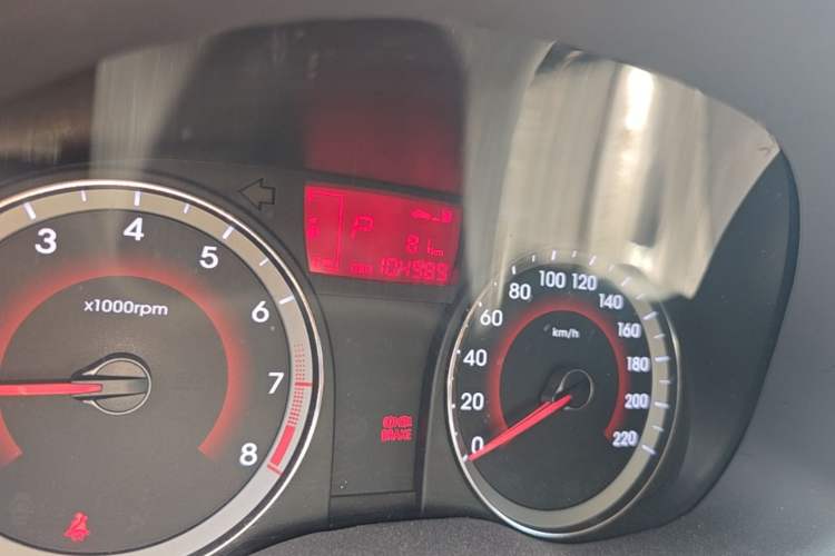 Used Hyundai Verna (older generation) 2014 1.4L Automatic Leading-Edge GLX Odometer Close Up