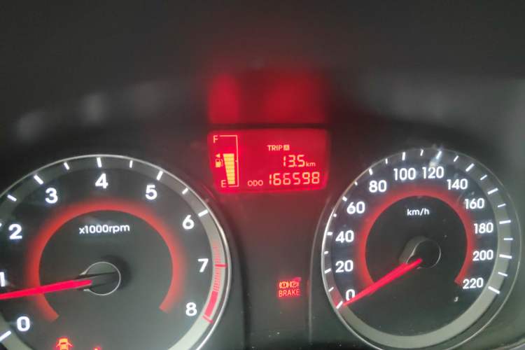 Used Hyundai Verna (older generation) 2014 1.4L Manual Top-Tier Model TOP Odometer Close Up