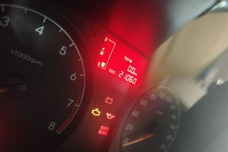 Used Hyundai Verna (older generation) 2014 1.4L Manual Smart GLS Trim Odometer Close Up