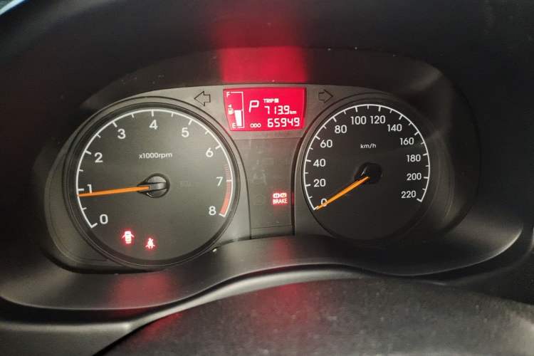 Used Hyundai Verna (older generation) 2014 1.4L Automatic Smart GLS Odometer Close Up