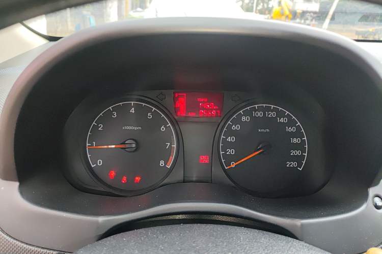 Used Hyundai Verna (older generation) 2014 1.4L Manual Smart GLS Trim Odometer Close Up
