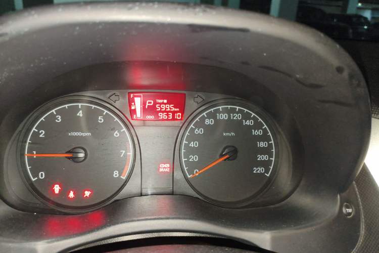 Used Hyundai Verna (older generation) 2014 1.4L Automatic Smart GLS Odometer Close Up