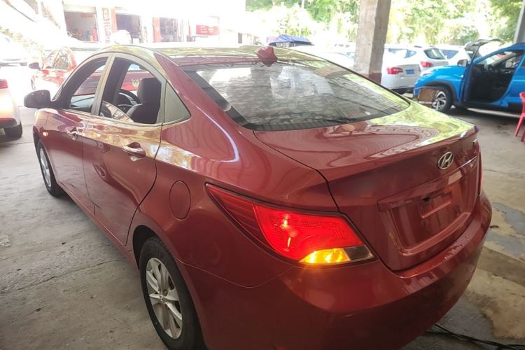 Used Hyundai Verna (older generation) 2014 1.4L Manual Smart GLS Trim Rear Left 45 Deg
