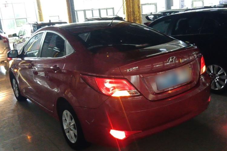Used Hyundai Verna (older generation) 2014 1.4L Manual Smart GLS Trim Rear Left 45 Deg