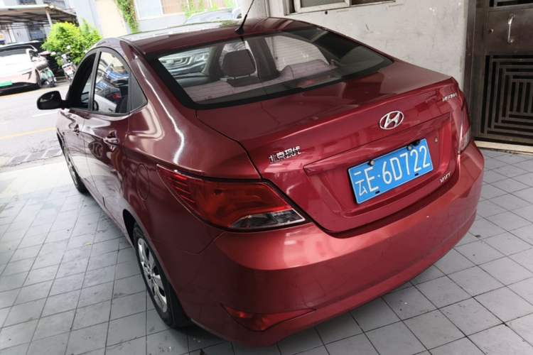 Used Hyundai Verna (older generation) 2014 1.4L Manual Smart GLS Trim Rear Left 45 Deg