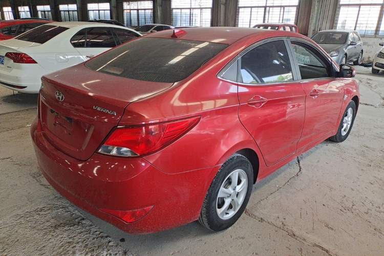 Used Hyundai Verna (older generation) 2014 1.4L Automatic Smart GLS Rear Right 45 Deg