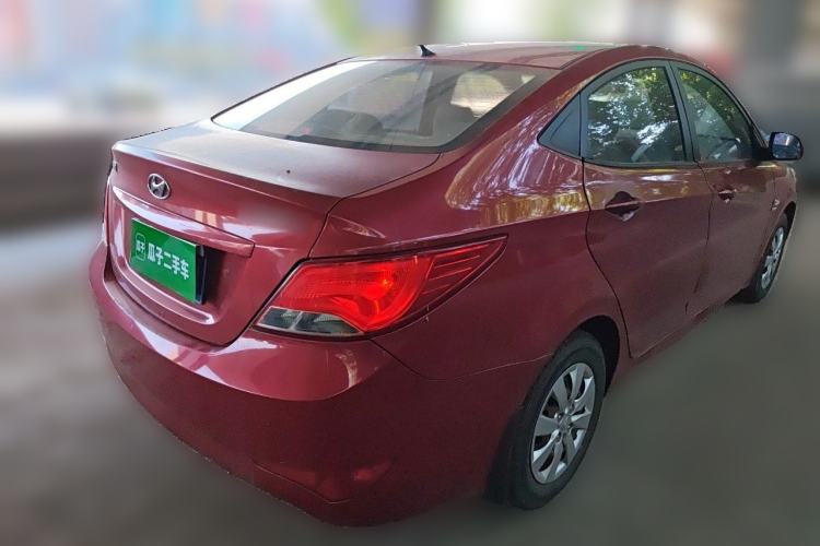 Used Hyundai Verna (older generation) 2014 1.4L Manual Smart GLS Trim Rear Right 45 Deg
