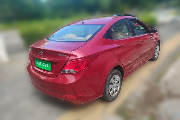 Used Hyundai Verna (older generation) 2014 1.4L Manual Smart GLS Trim Rear Right 45 Deg
