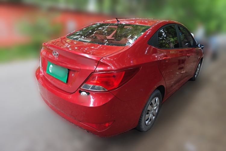 Used Hyundai Verna (older generation) 2014 1.4L Manual Smart GLS Trim Rear Right 45 Deg