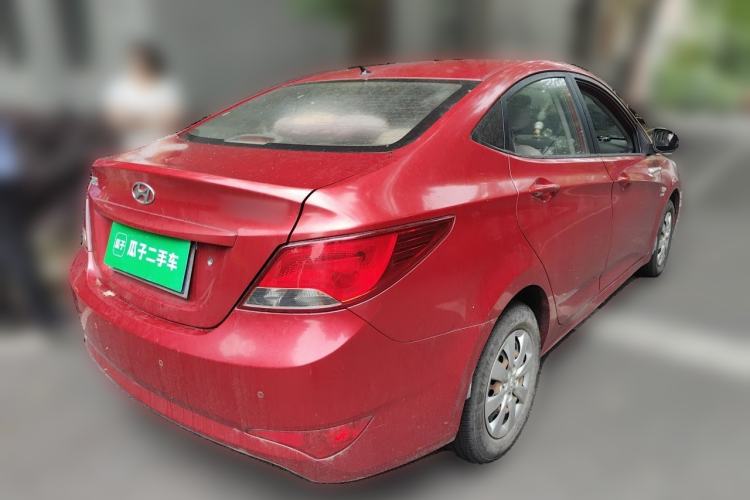 Used Hyundai Verna (older generation) 2014 1.4L Manual Smart GLS Trim Rear Right 45 Deg