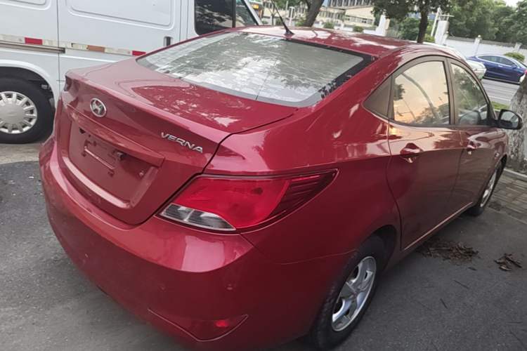 Used Hyundai Verna (older generation) 2014 1.4L Automatic Smart GLS Rear Right 45 Deg