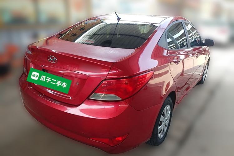 Used Hyundai Verna (older generation) 2014 1.4L Manual Smart GLS Trim Rear Right 45 Deg