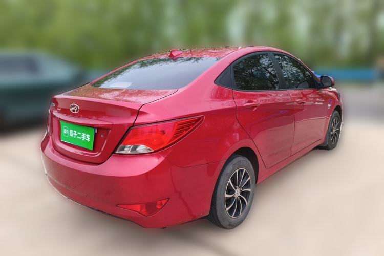 Used Hyundai Verna (older generation) 2014 1.4L Manual Smart GLS Trim Rear Right 45 Deg