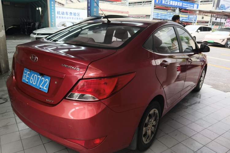 Used Hyundai Verna (older generation) 2014 1.4L Manual Smart GLS Trim Rear Right 45 Deg