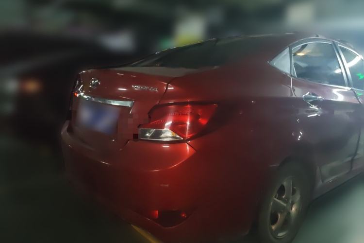 Used Hyundai Verna (older generation) 2014 1.4L Automatic Leading-Edge GLX Rear Right 45 Deg