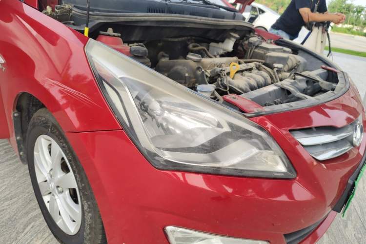 Used Hyundai Verna (older generation) 2014 1.4L Manual Fashion GS Model Right Front Headlight