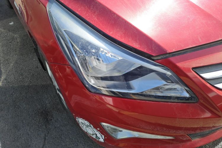 Used Hyundai Verna (older generation) 2014 1.4L Automatic Smart GLS Right Front Headlight