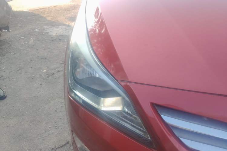 Used Hyundai Verna (older generation) 2014 1.4L Automatic Smart GLS Right Front Headlight