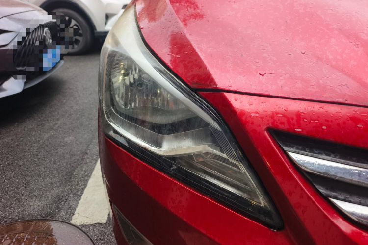Used Hyundai Verna (older generation) 2014 1.4L Automatic Smart GLS Right Front Headlight