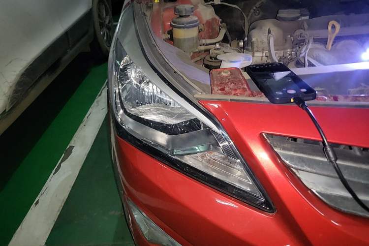Used Hyundai Verna (older generation) 2014 1.4L Manual Smart GLS Trim Right Front Headlight
