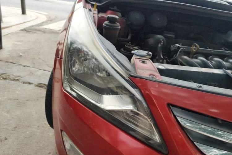 Used Hyundai Verna (older generation) 2014 1.4L Automatic Smart GLS Right Front Headlight