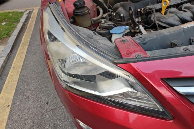 Used Hyundai Verna (older generation) 2014 1.4L Automatic Smart GLS Right Front Headlight