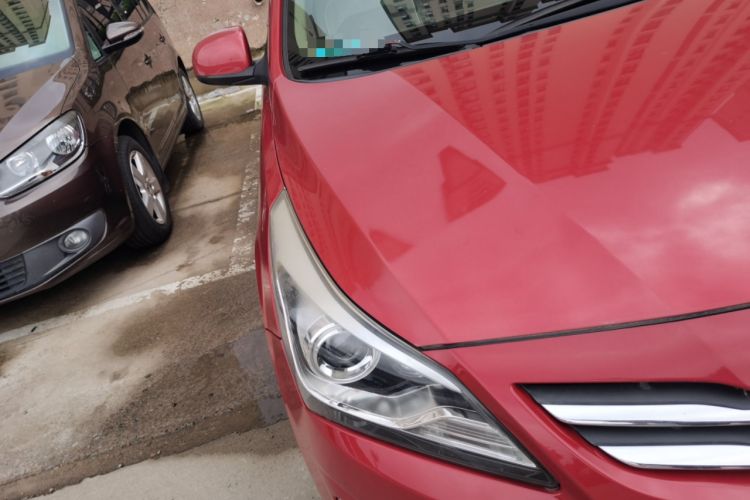 Used Hyundai Verna (older generation) 2014 1.4L Automatic Leading-Edge GLX Right Front Headlight